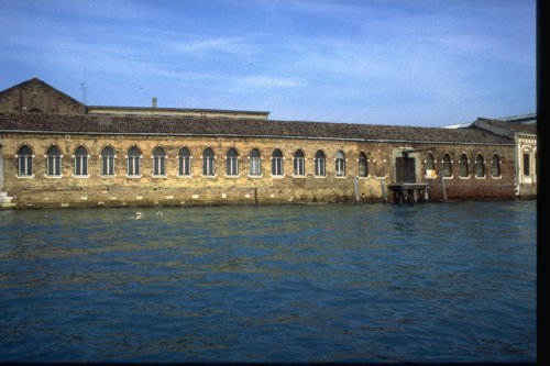 Effegi Lampadari spa: complesso industriale con vialetto d’accesso (vetreria)  / linguaggio neogotico - Venezia (VENEZIA)