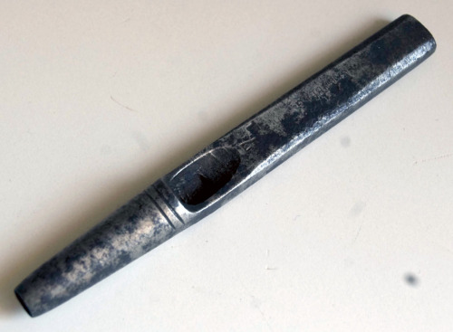 stampo per forare il cuoio