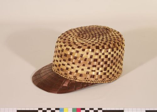 berretto di paglia e rafia/ Fabbrica cappelli Emilia Tasca in Scrimin/ ambito marosticense/ 1940 