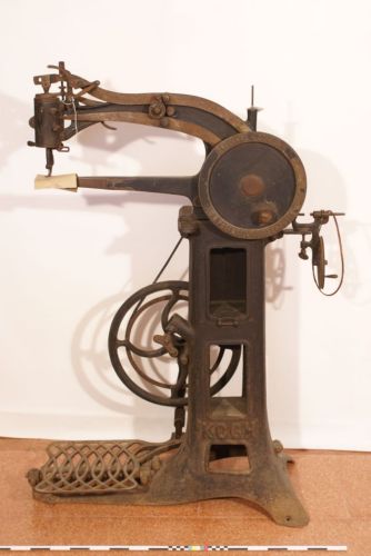 macchina per cucire tomaie/ Koch/ 1900