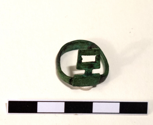 anello digitale con chiave / età romana 