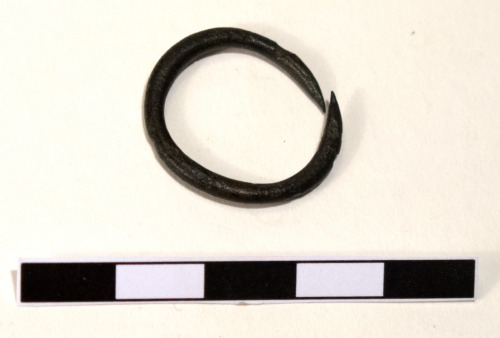 anello a capi aperti e accostati / età romana 