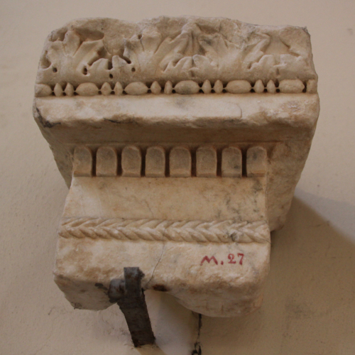 cornice/ frammento / epoca romana/ sec. II d.C. 