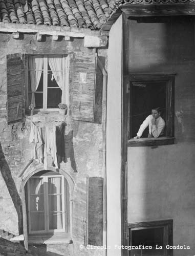 "Finestre di venezia" dalla casa di Paolo Monti / Finestra di Venezia (dalla casa di Paolo Monti) / positivo / Ferroni, Ferruccio; / 1957 ( ca. )